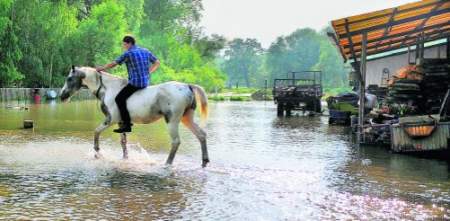 Powódź groziła Leśnicy – zalany Jarnołtów