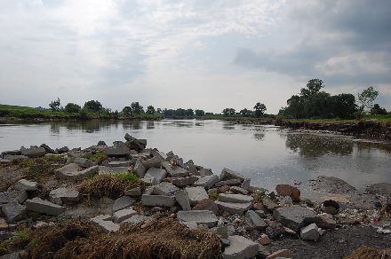 Prace porządkowe po powodzi 2010