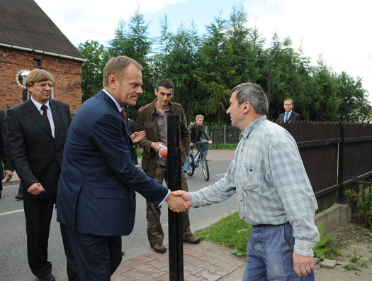 Premier Donald Tusk u powodzian w Bieruniu