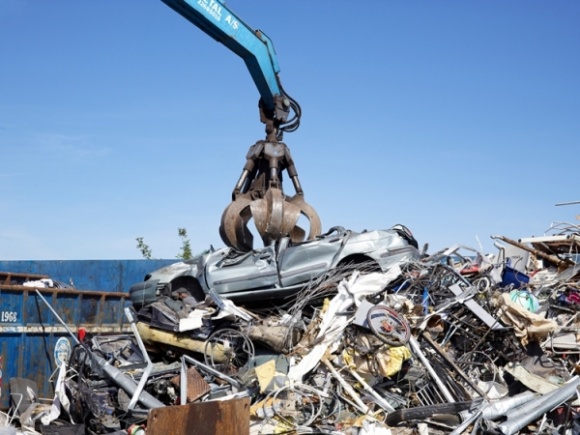 Samochodu życie po życiu – Stena Recycling otwiera STENA AutoZłom BIZNES, Ochrona środowiska - STENA AutoZłom przy ul. Chełmżyńskiej 180 w Warszawie to nowoczesna stacja recyklingu pojazdów, która stawia na komfort i profesjonalną obsługę swoich klientów. Dzięki niej można pozbyć się starego samochodu, nie wychodząc z domu!