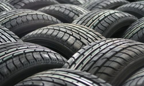 5 sytuacji, w których mężczyzna nie zmienia sam koła