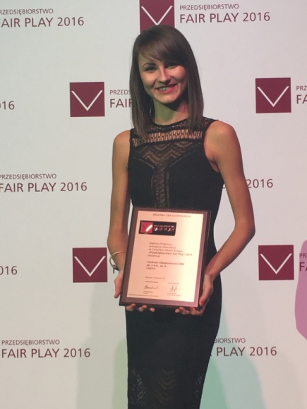 DRB po raz drugi uzyskało tytuł Przedsiębiorstwa Fair Play BIZNES, Ubezpieczenia - 25 listopada br. w warszawskiej hali EXPO XXI odbyła się gala finałowa programu Przedsiębiorstwo Fair Play 2016, gdzie po raz drugi tym zaszczytnym tytułem zostało nagrodzone Centrum Odszkodowań DRB.