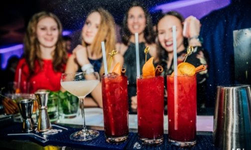Grupa Pernod Ricard z biodegradowalnymi rurkami