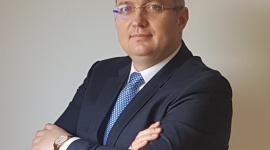 Musimy uczyć się wyrzucać śmieci BIZNES, Ochrona środowiska - Codzienne wyrzucanie śmieci wydaje się być rzeczą dziecinnie prosta, jednak to złudne wrażenie. Od kilku miesięcy obwiązują nowy wytyczne co do zasad segregacji śmieci, warto ich przestrzegać nie tylko ze względu na możliwe kary finansowe.