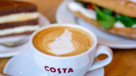 Costa Coffee podsumowuje kolejny miesiąc współpracy z Too Good To Go BIZNES, Ochrona środowiska - Pół roku temu, sieć kawiarni Costa Coffee nawiązała współpracę ze społecznością Too Good To Go